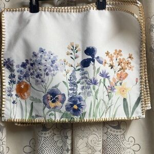 Floral Kitchen Linen with Multicolor Design Set of 6 Placemats